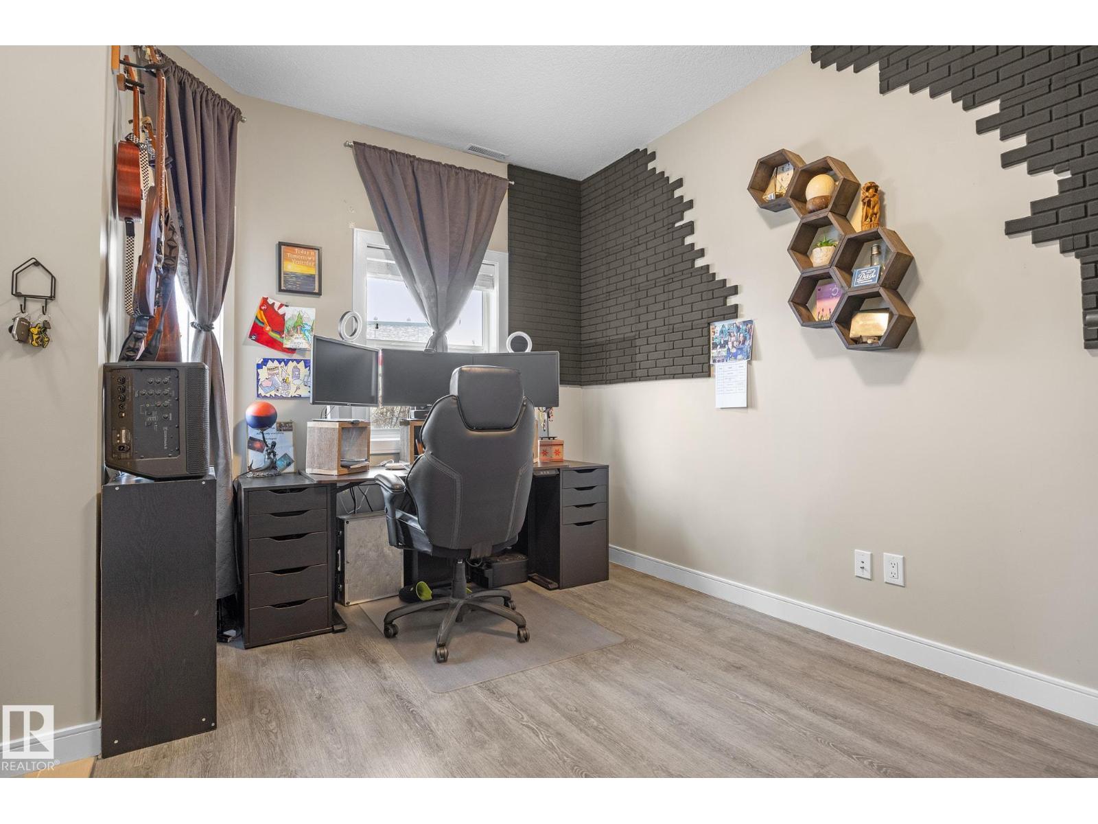 #15 150 EVERITT DR