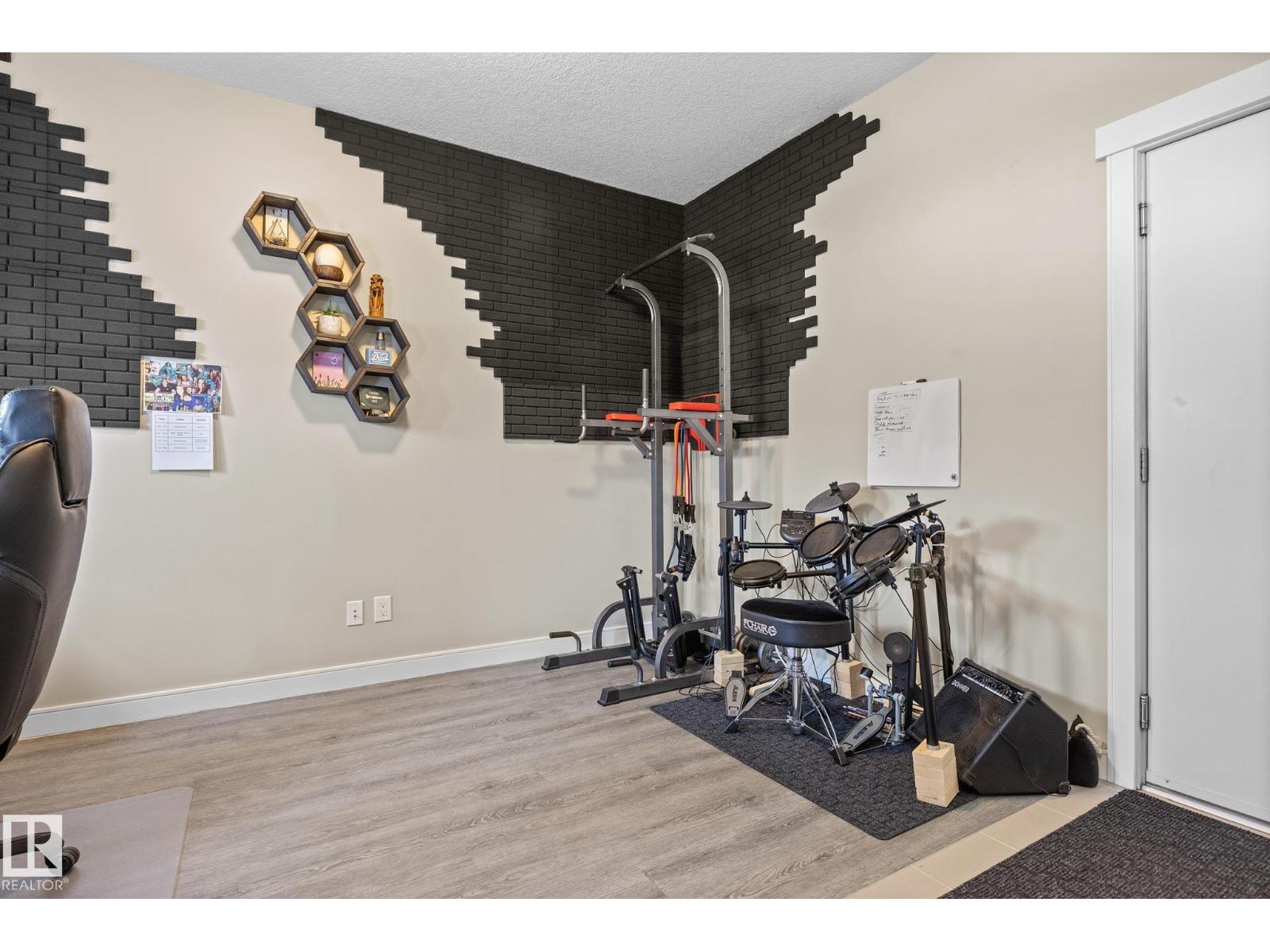 #15 150 EVERITT DR