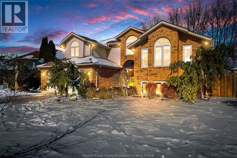 1656 LYONS AVENUE LaSalle ON N9J3K4