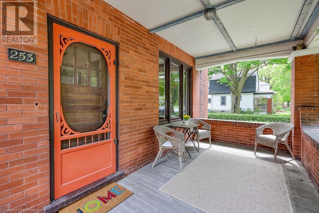 253 PEEL Street
