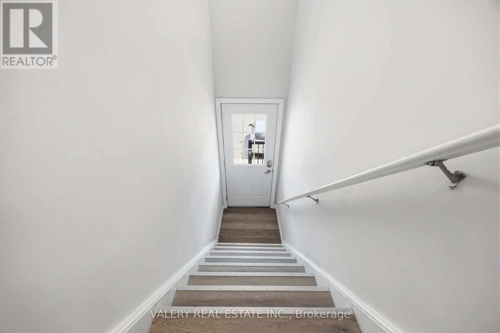 7 - 250 PENETANGUISHENE ROAD
