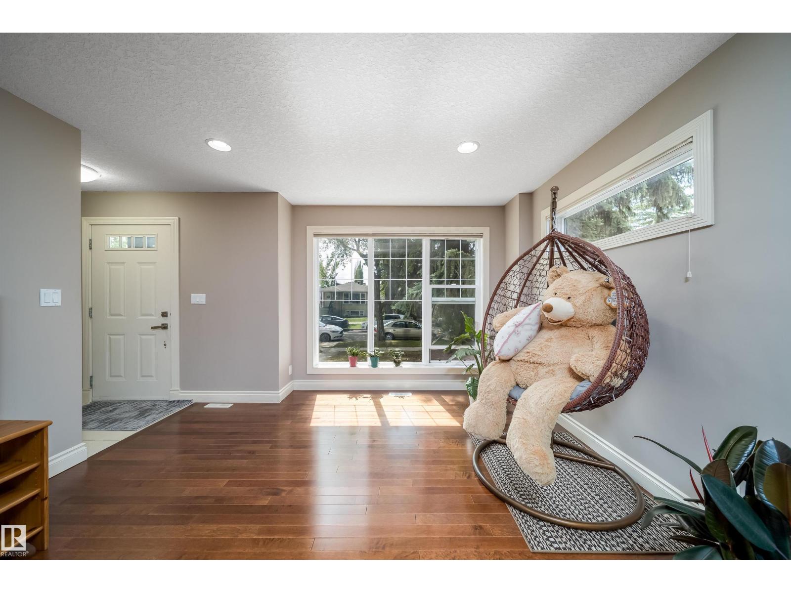 11342 79 AV NW