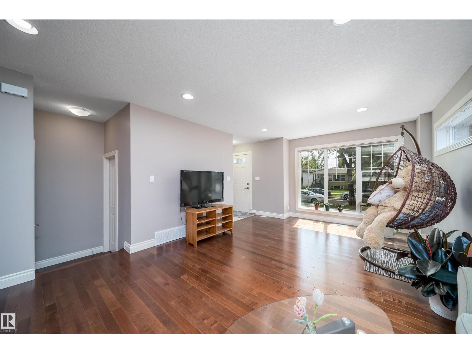 11342 79 AV NW