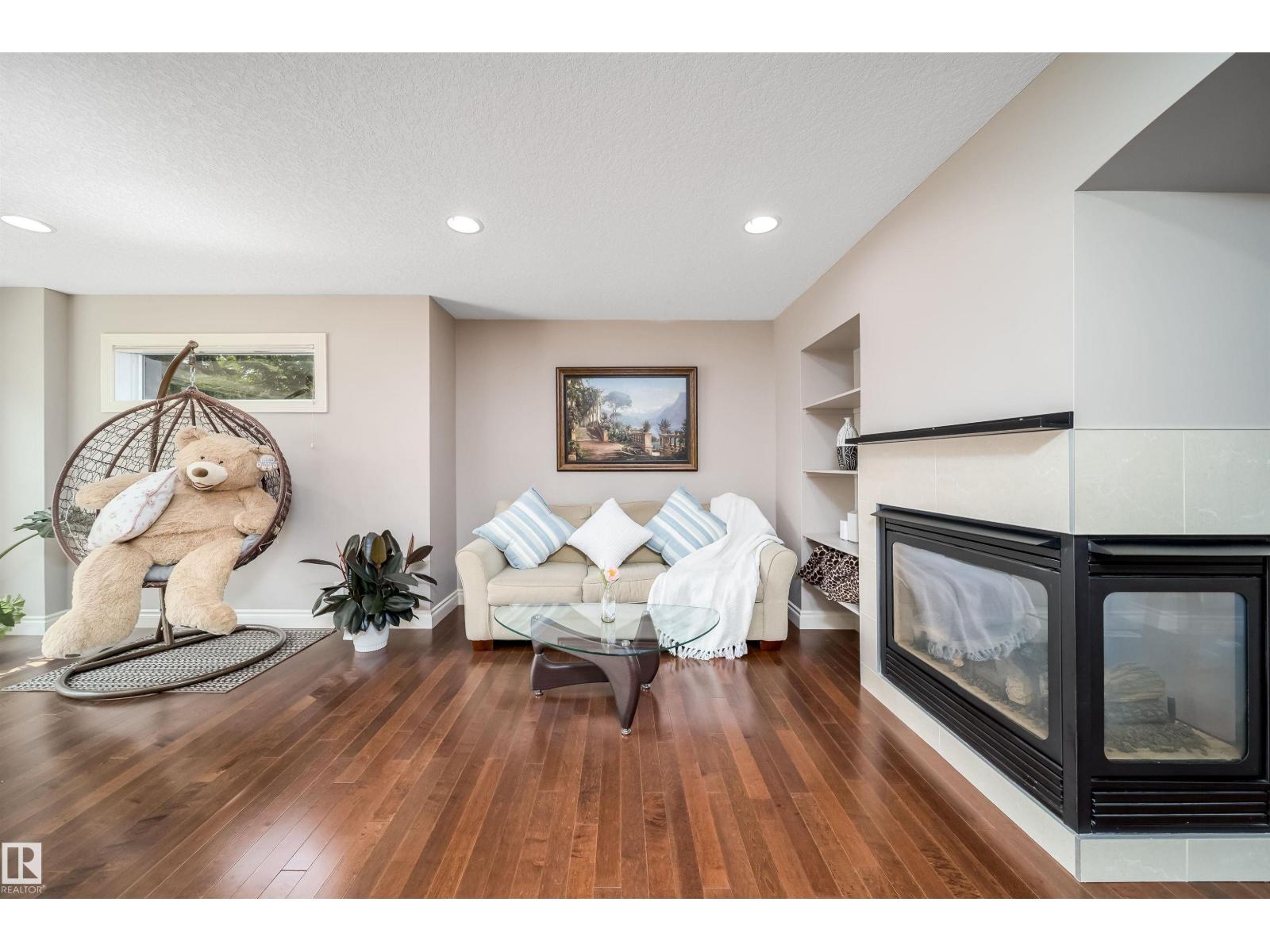 11342 79 AV NW