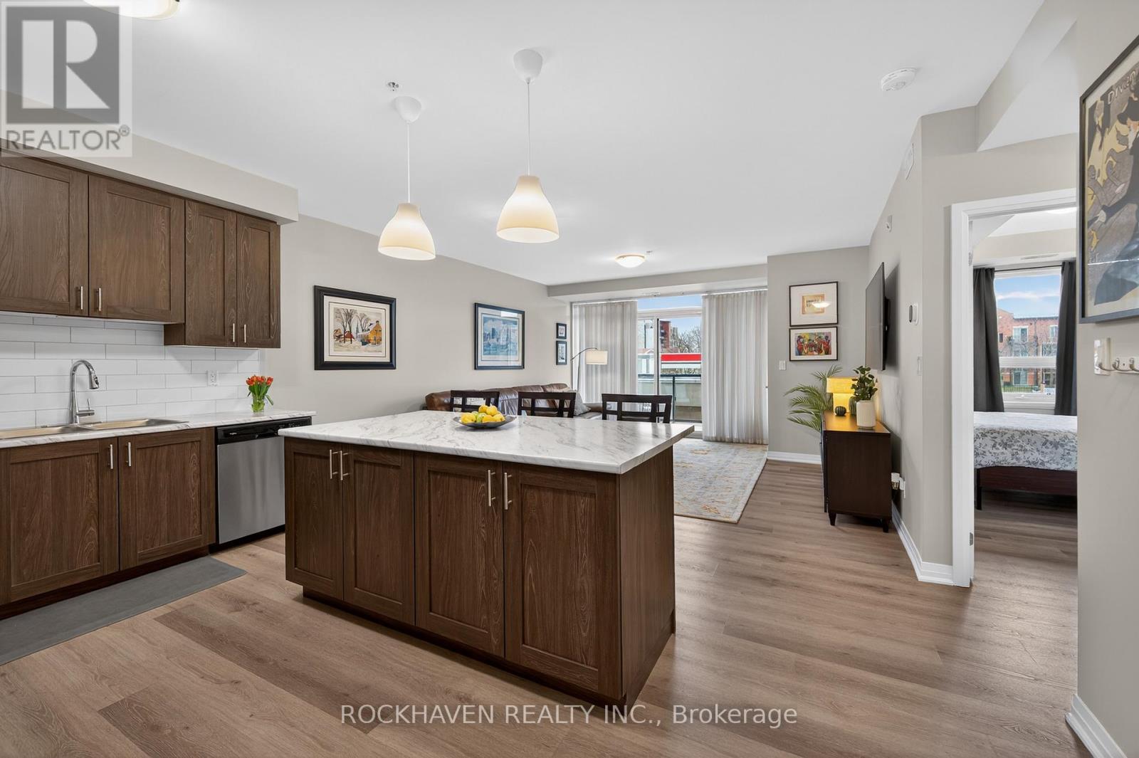 209 - 5 HAMILTON STREET N