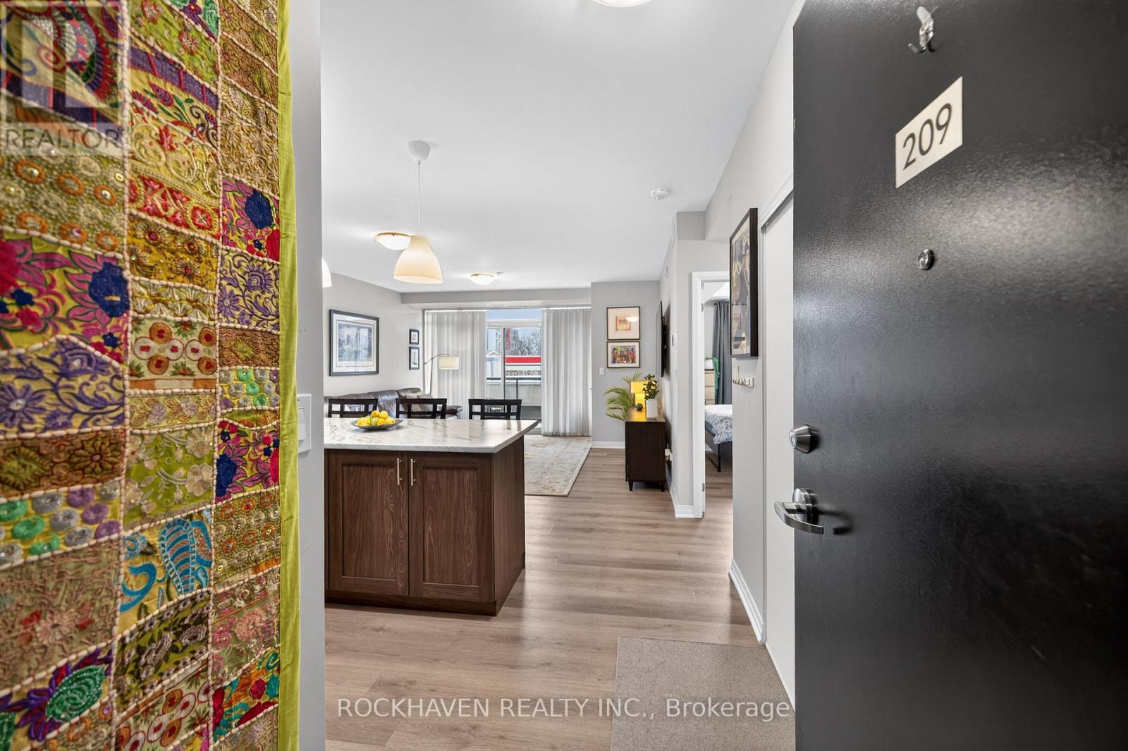 209 - 5 HAMILTON STREET N