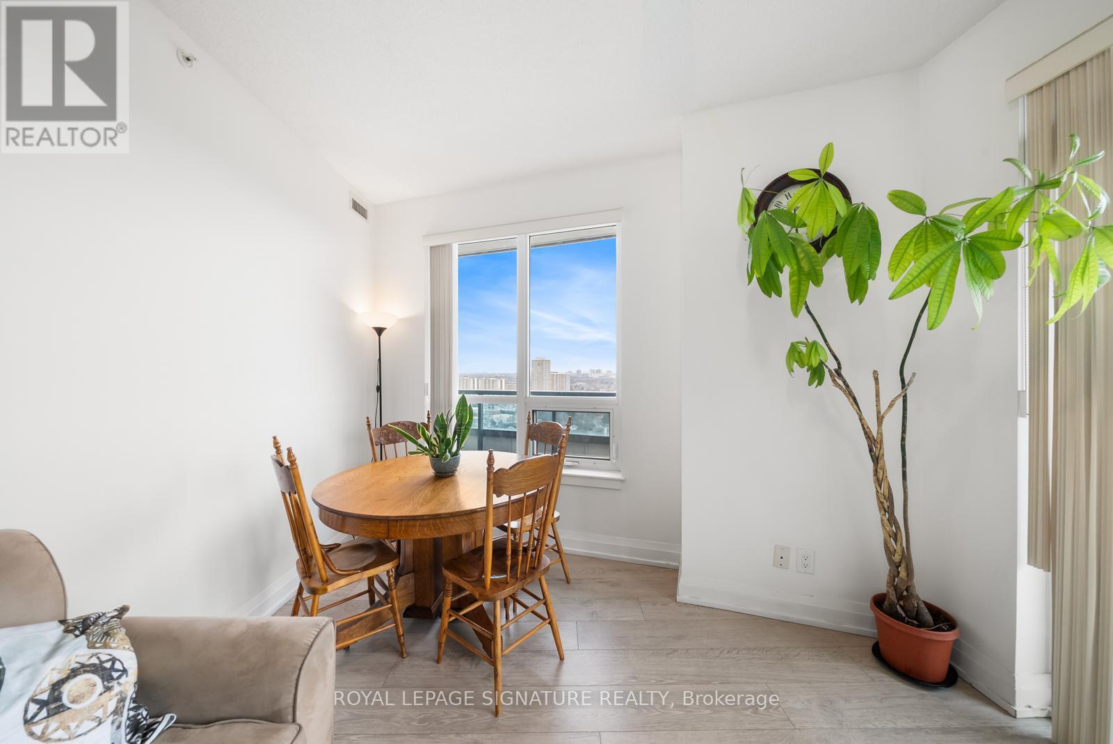 2108 - 7171 YONGE STREET