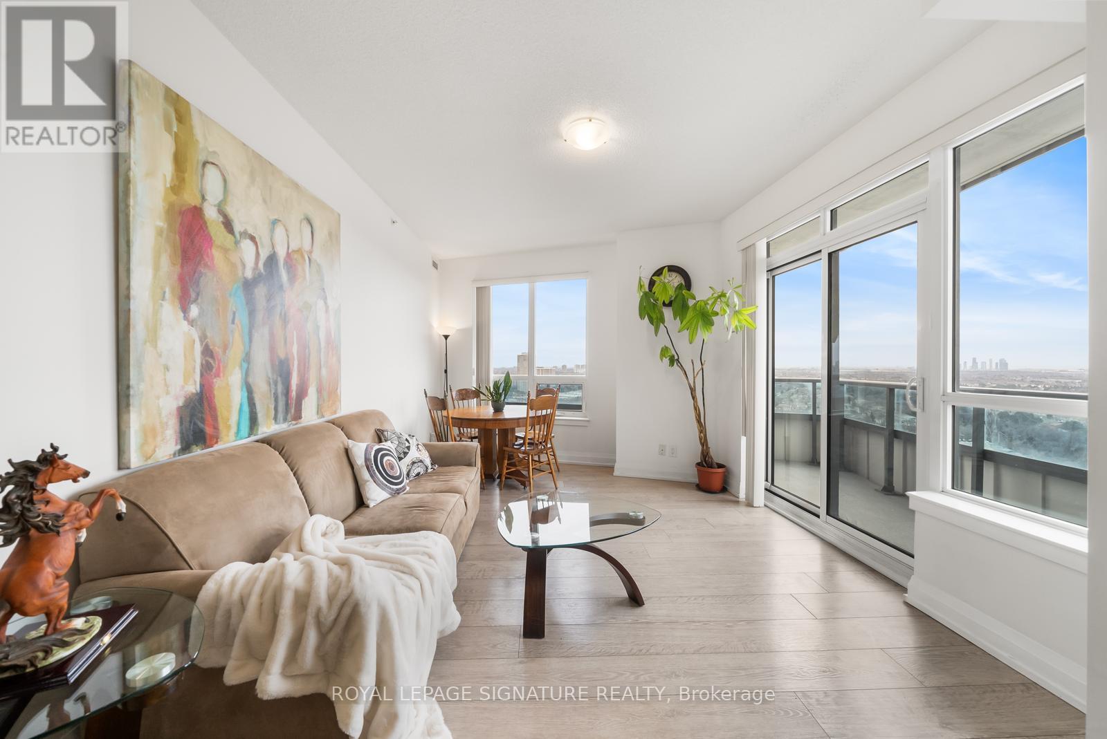 2108 - 7171 YONGE STREET