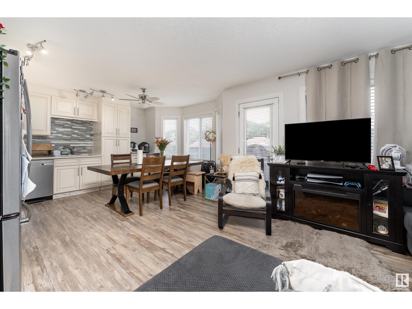#2 11813 43 ST NW