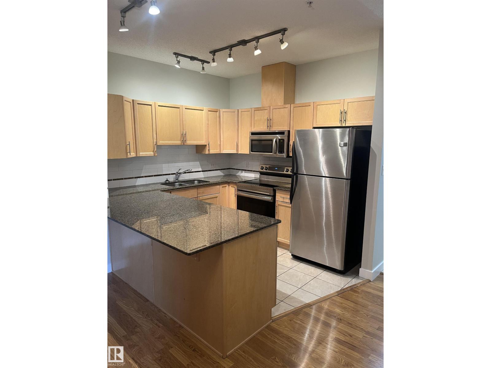 #110 10333 112 ST NW