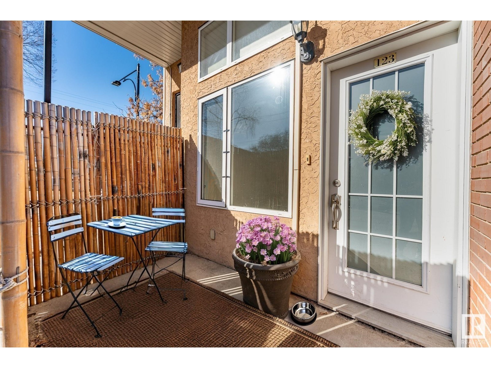 #123 11033 127 ST NW