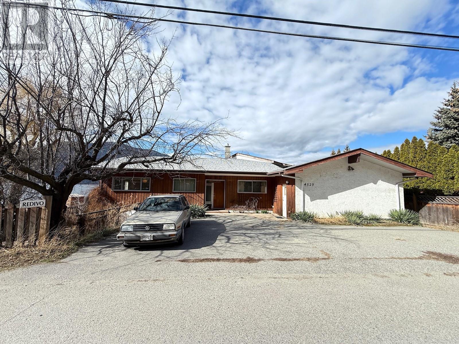 4529 Lakeside Road