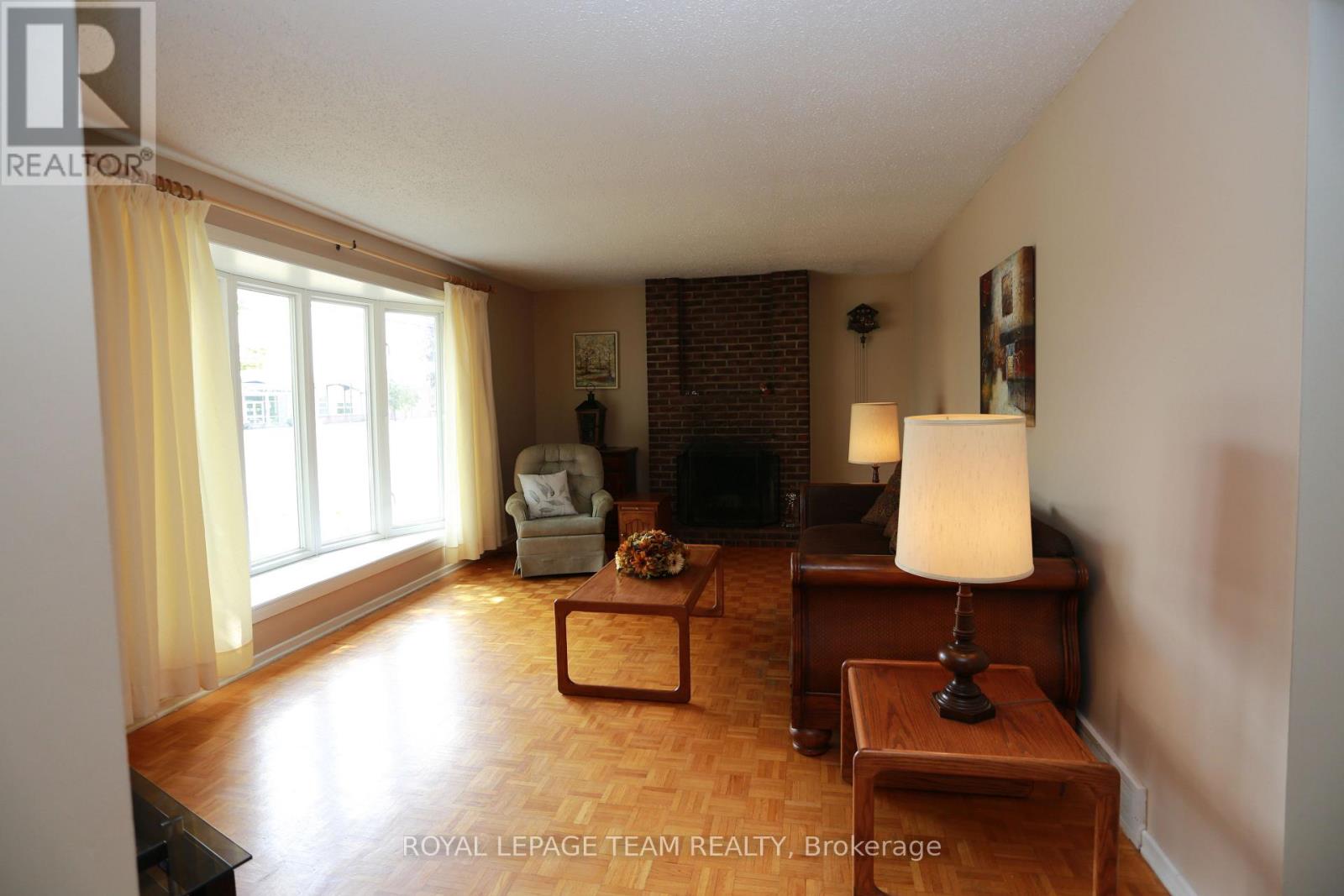 82 MAITLAND STREET S