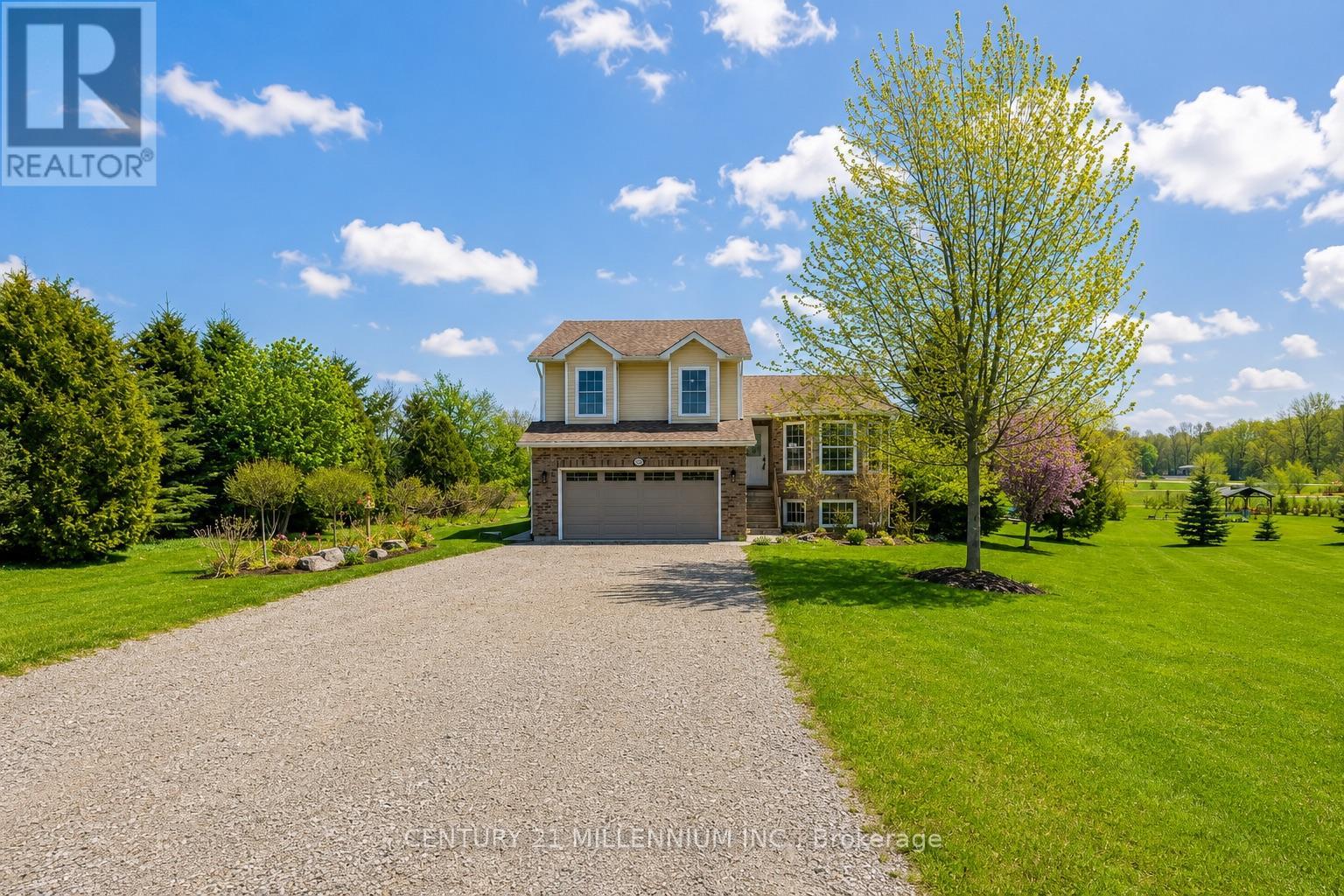 Photo 1 of 30 — 1100 WALKER STREET, Howick, ON N0G2X0