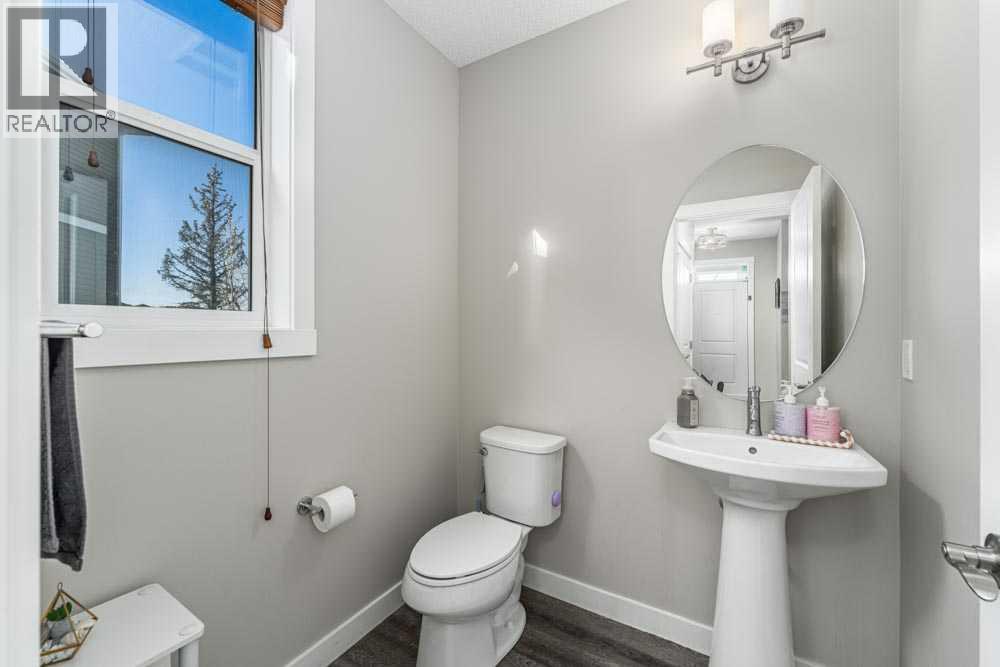 125 Sage Bluff Close NW