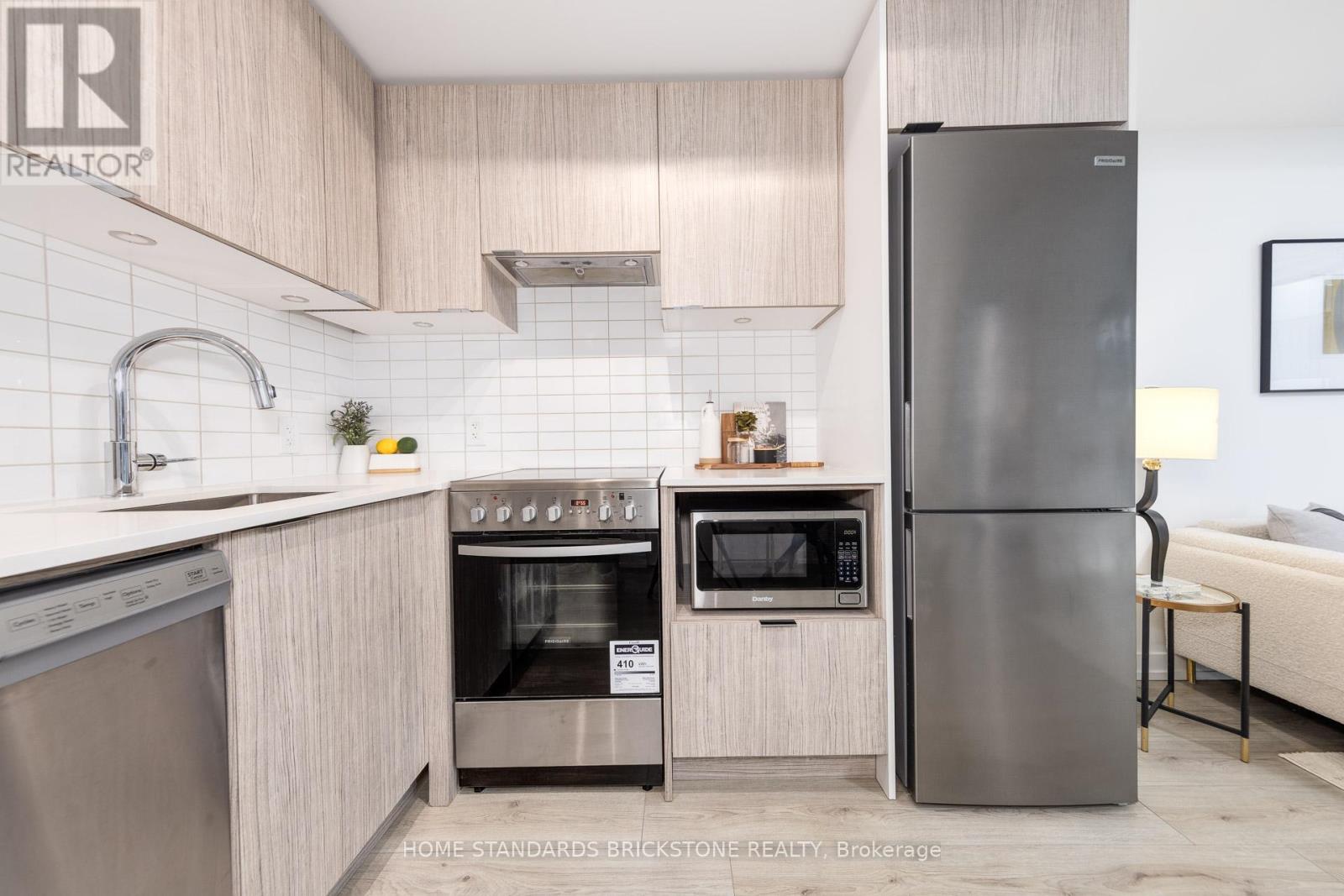 1604 - 395 BLOOR STREET E