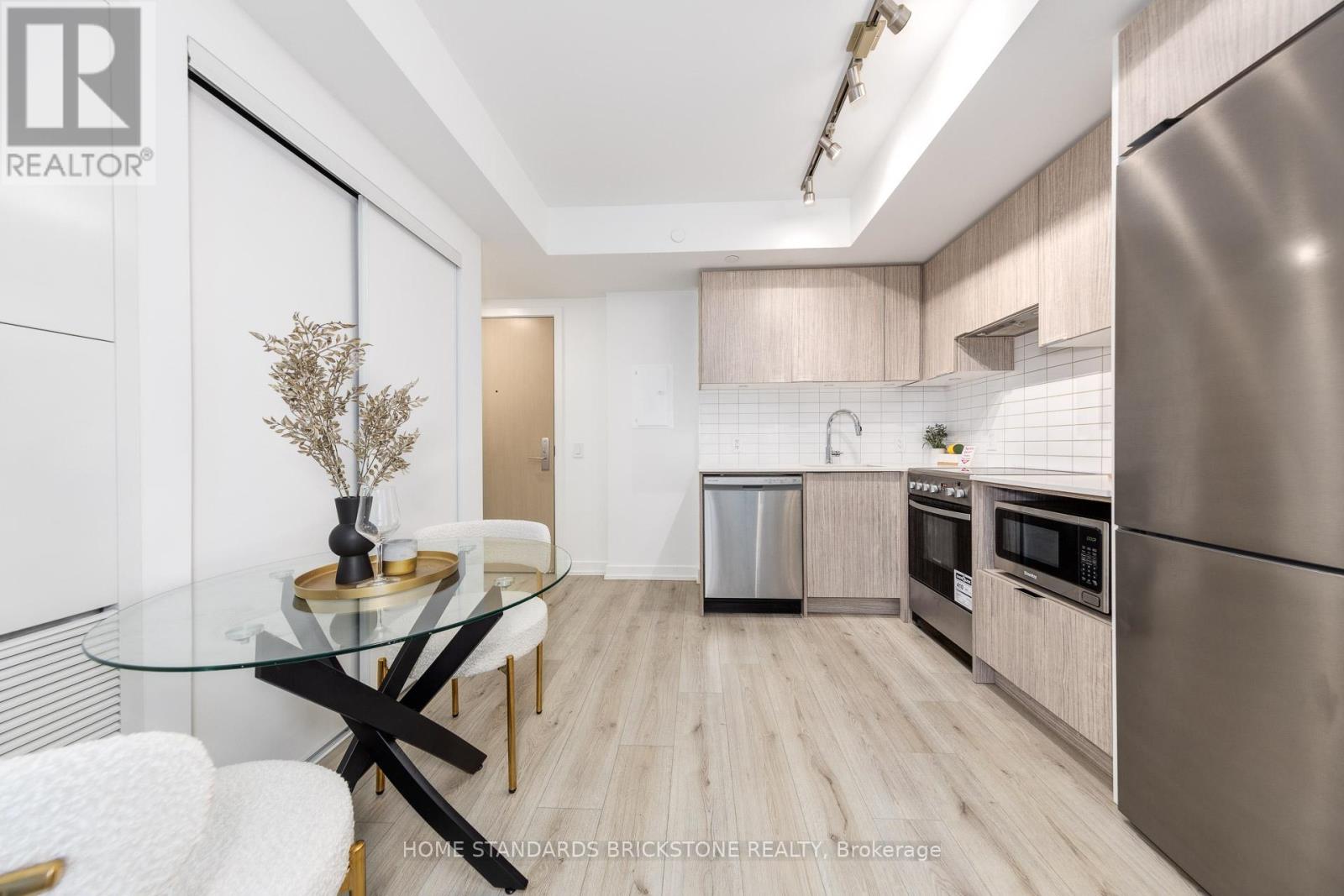 1604 - 395 BLOOR STREET E