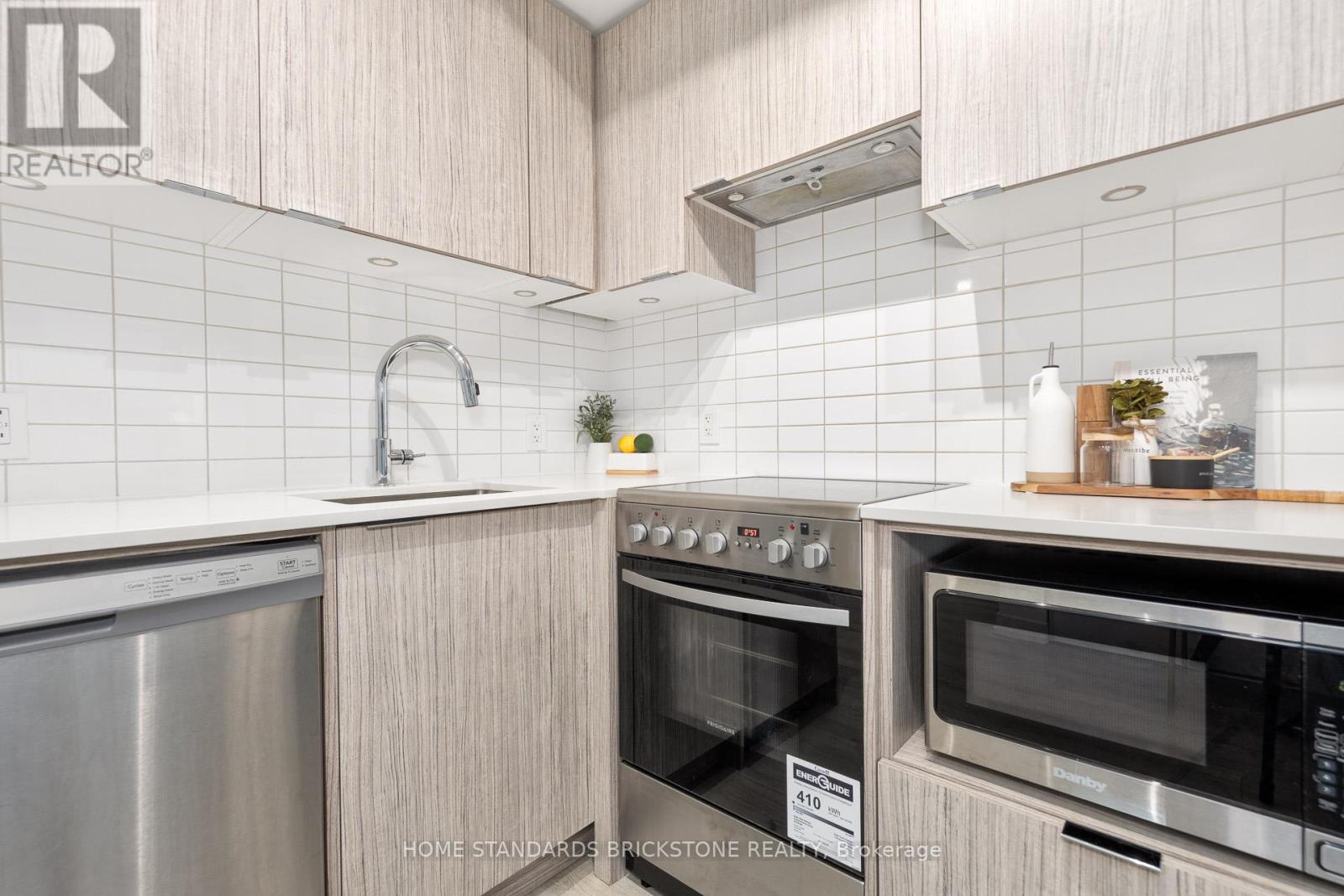 1604 - 395 BLOOR STREET E