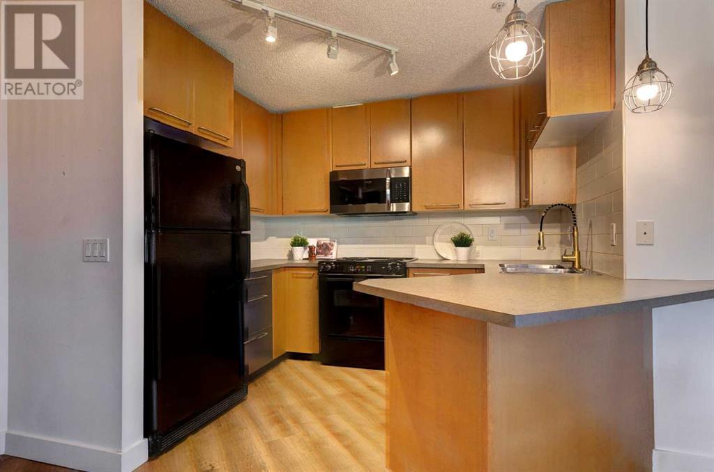 212, 35 Richard Court SW