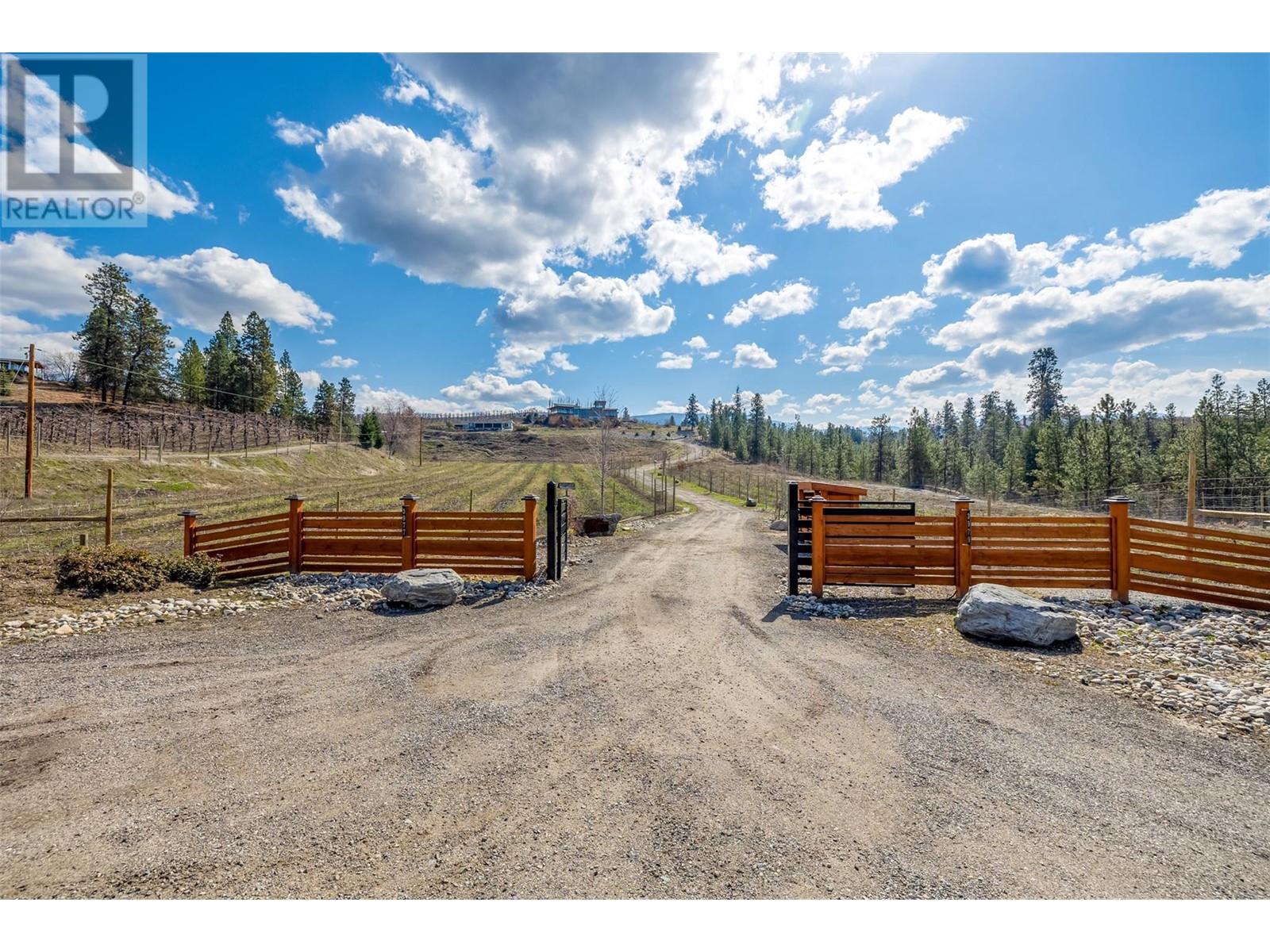 3979/3977 Hart Road