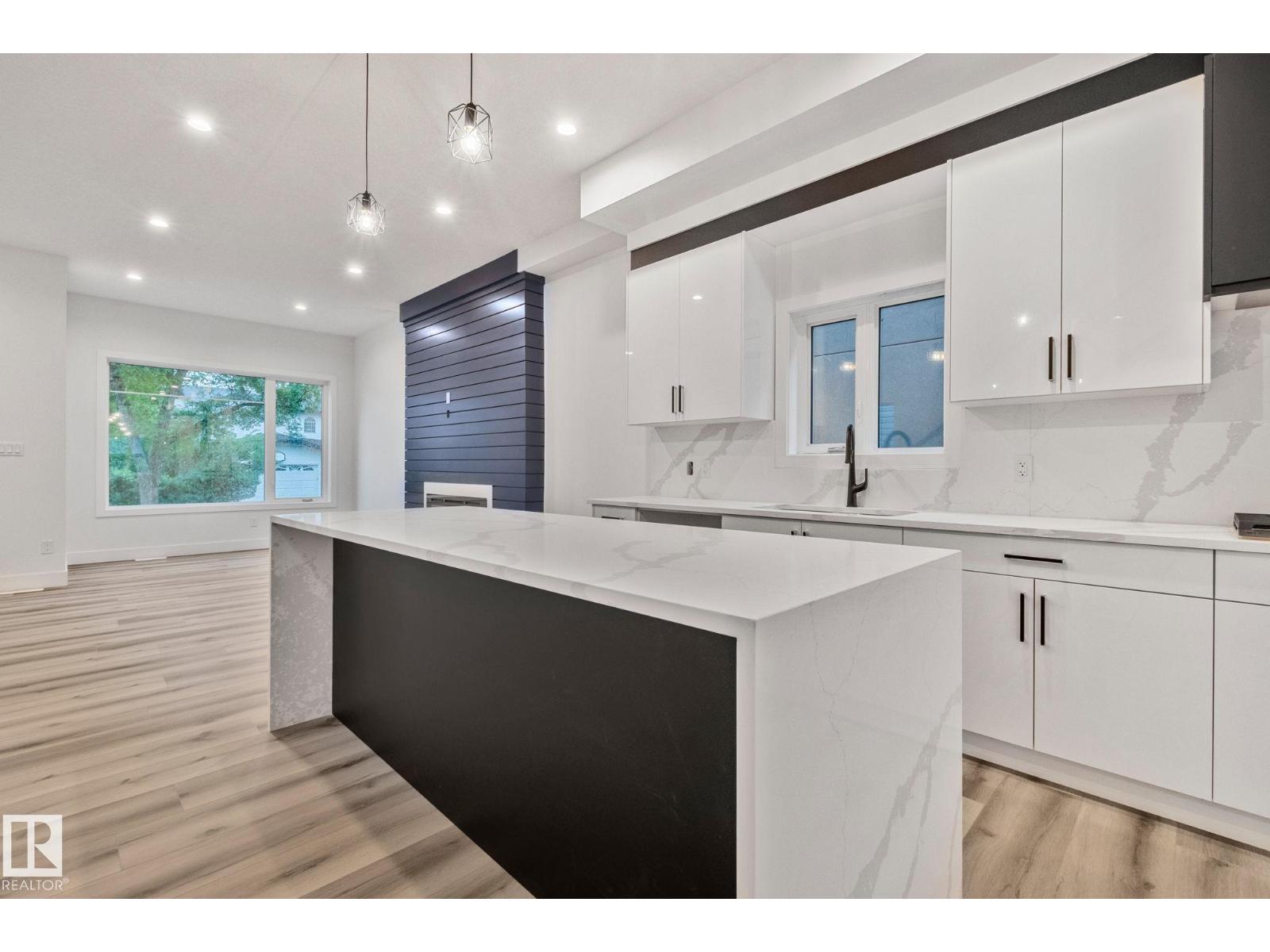 11032 128 ST NW