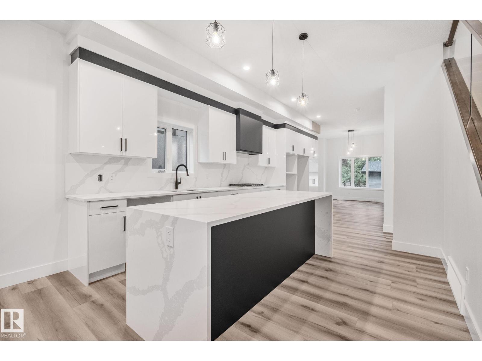 11032 128 ST NW