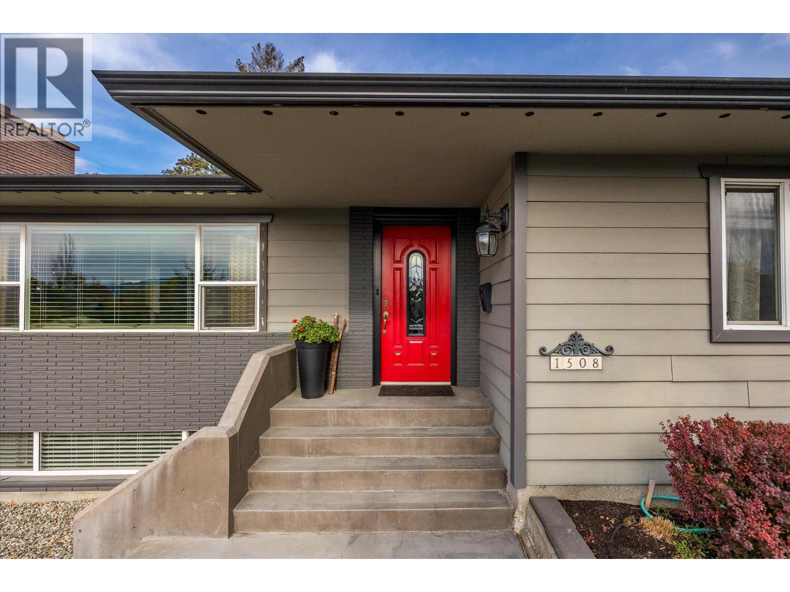 1508 Pinehurst Crescent