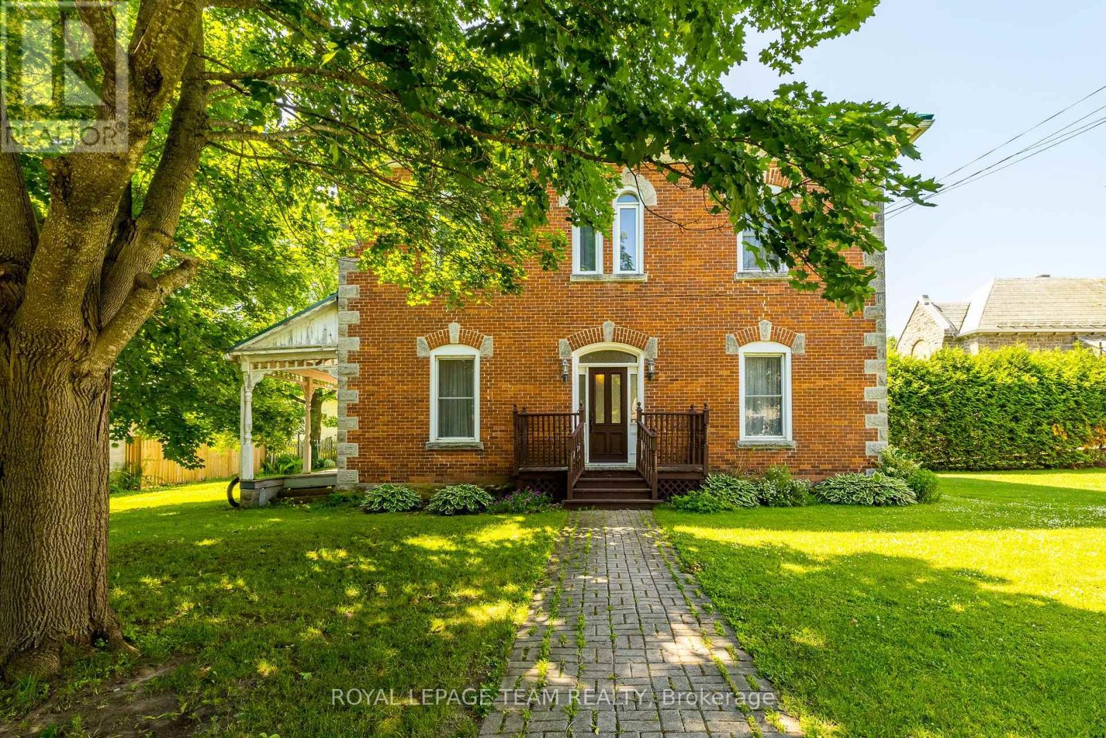 230 MAIN STREET W