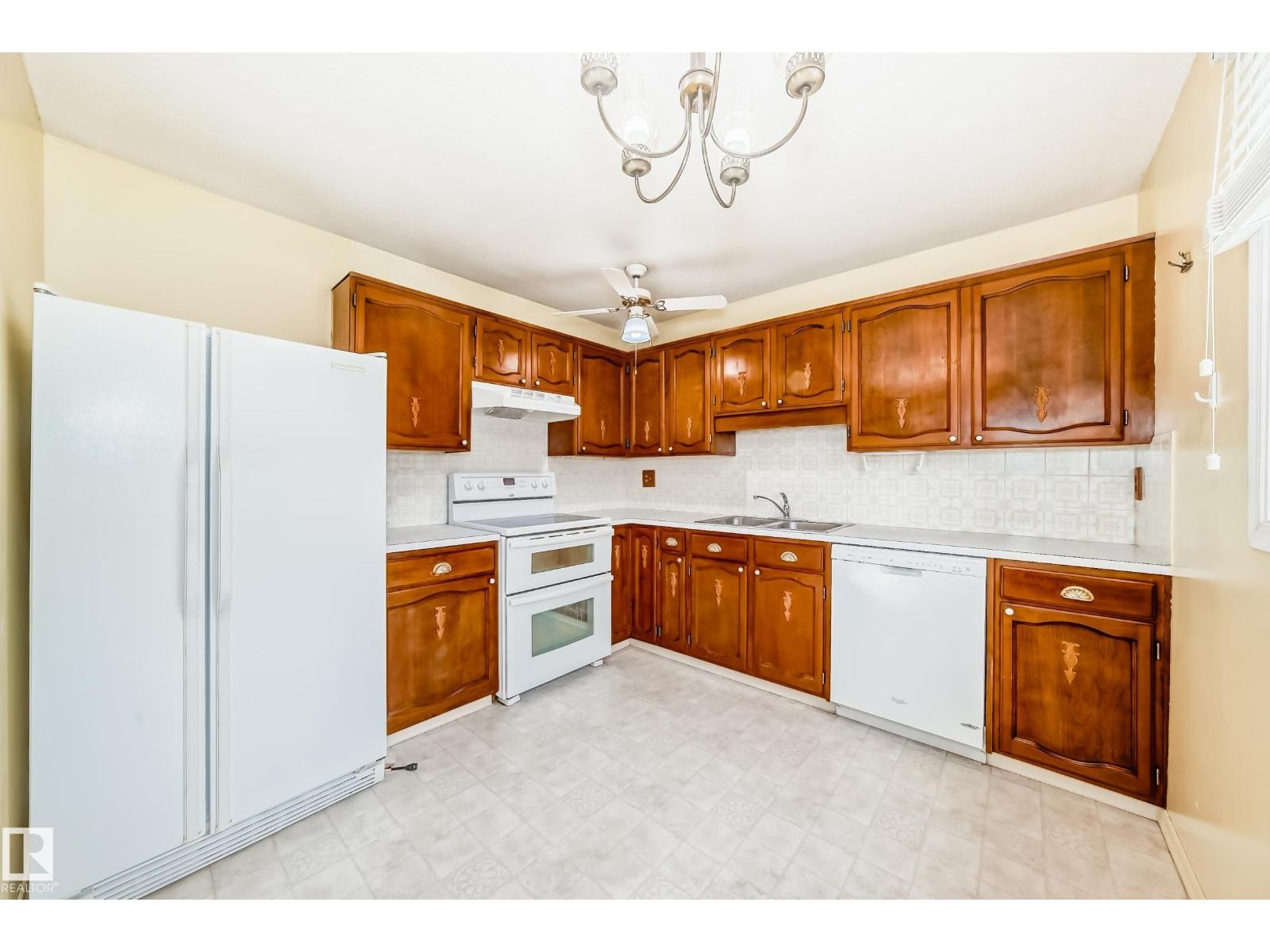 12018 157 AV NW
