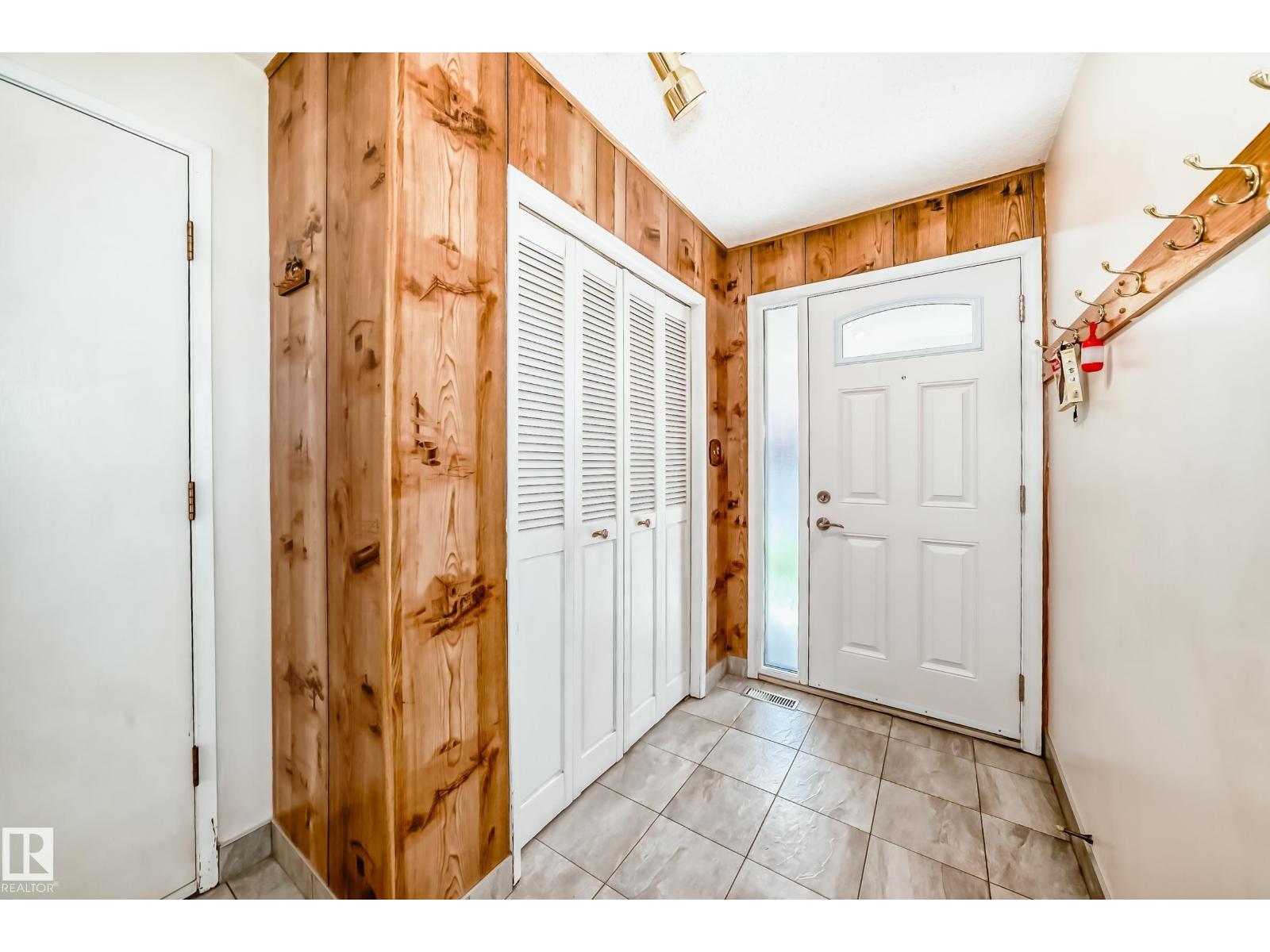 12018 157 AV NW