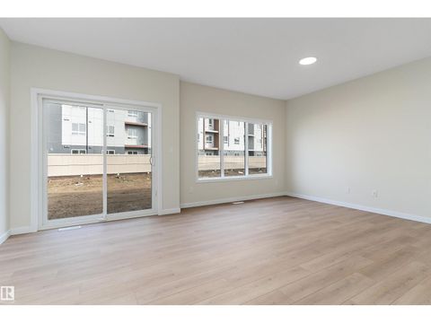 841 ROWAN CL SW Edmonton AB T6X1A2