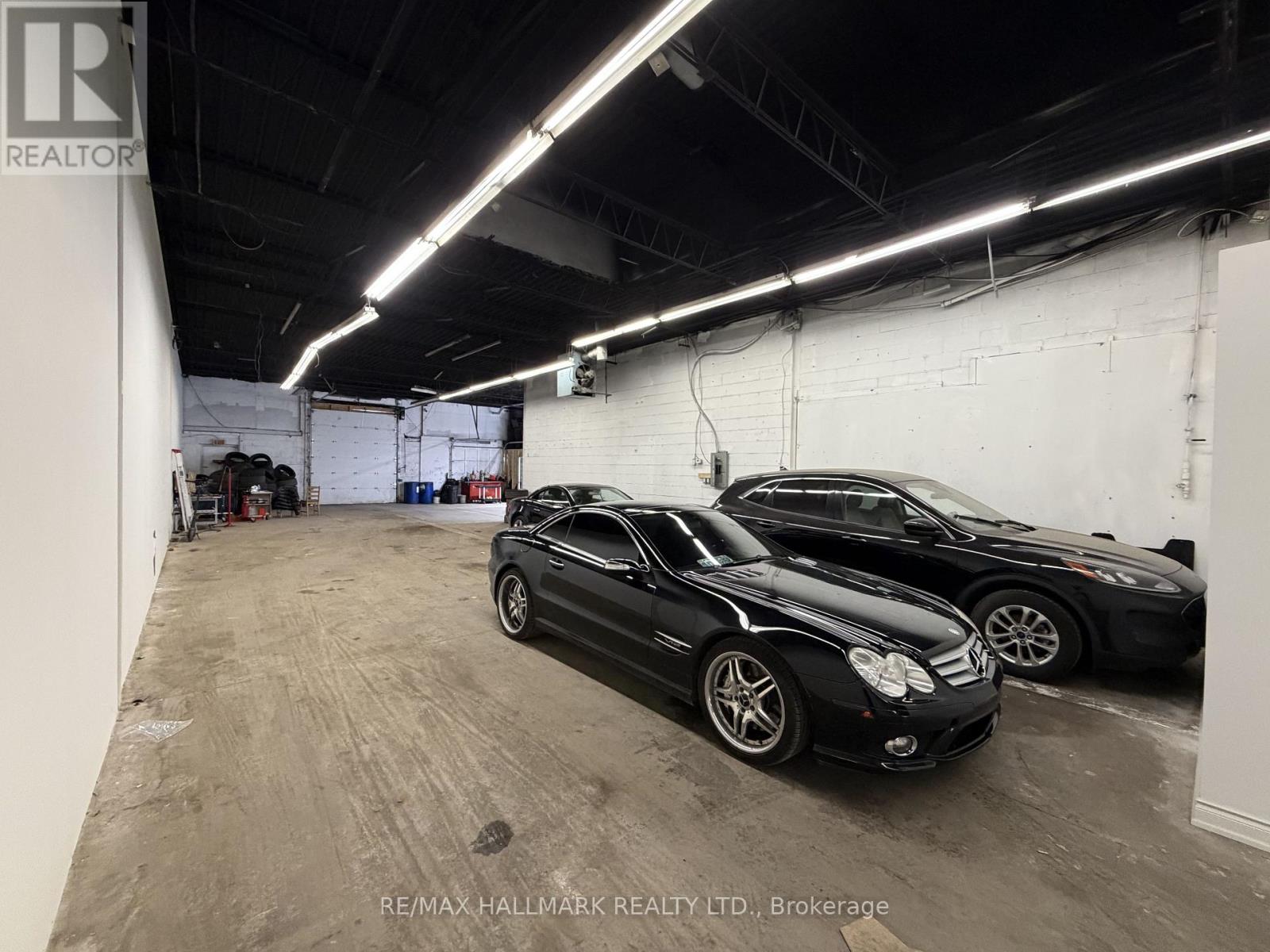 18 - 1101 FINCH AVENUE W