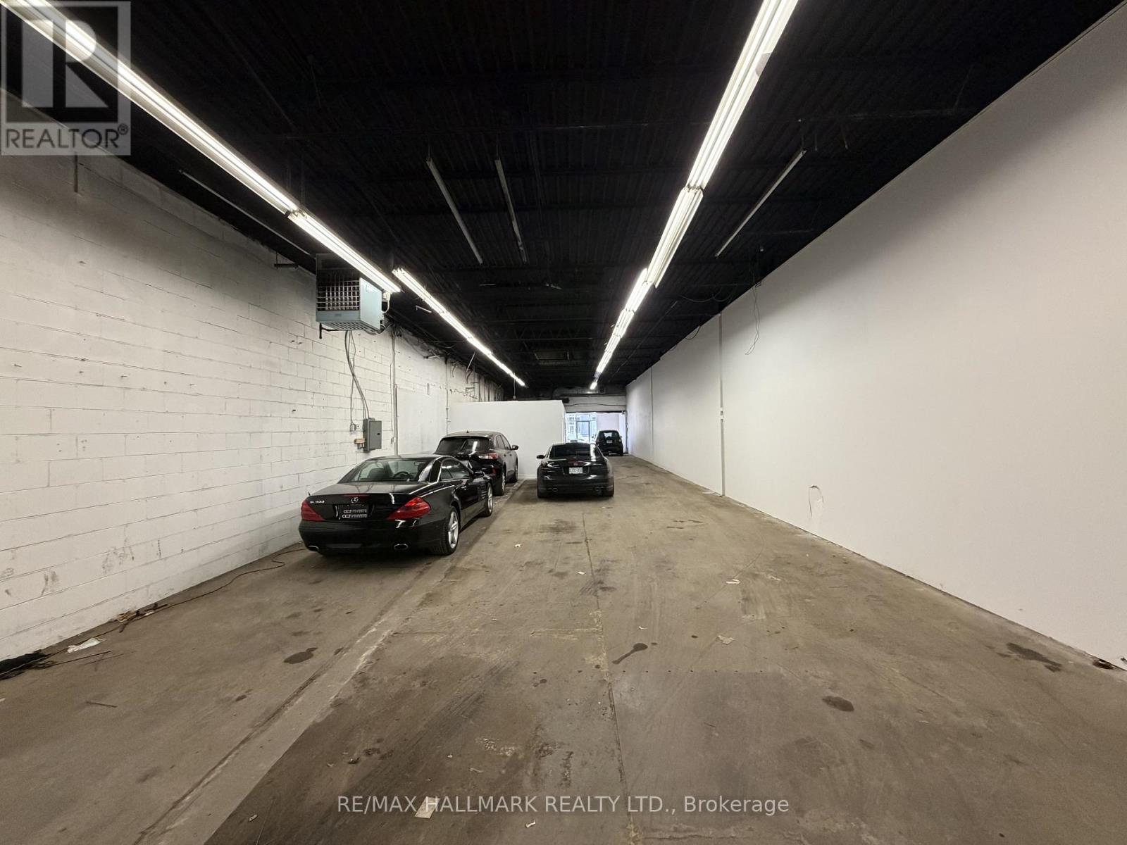 18 - 1101 FINCH AVENUE W