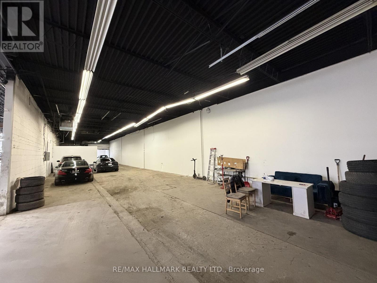 18 - 1101 FINCH AVENUE W