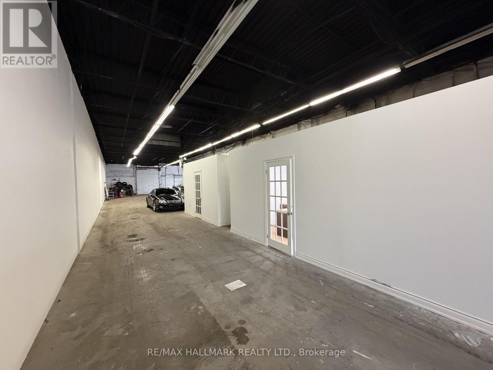 18 - 1101 FINCH AVENUE W