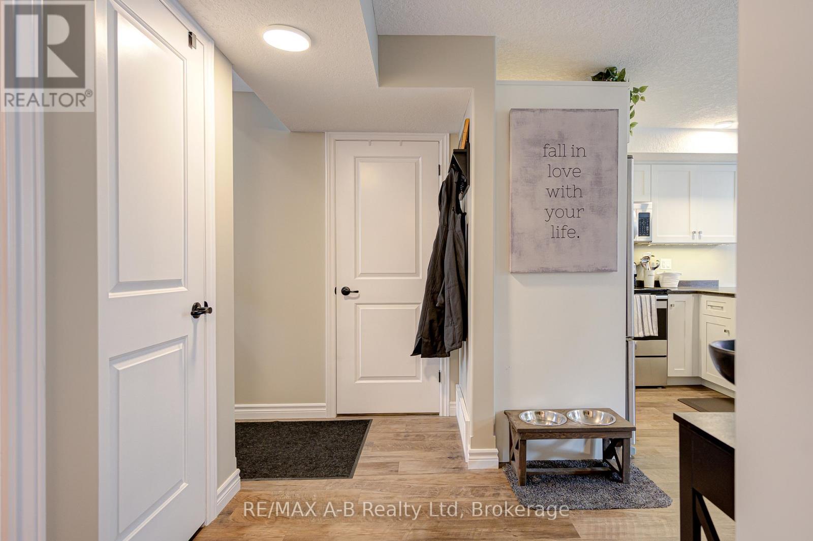 5 - 3199 VIVIAN LINE 37