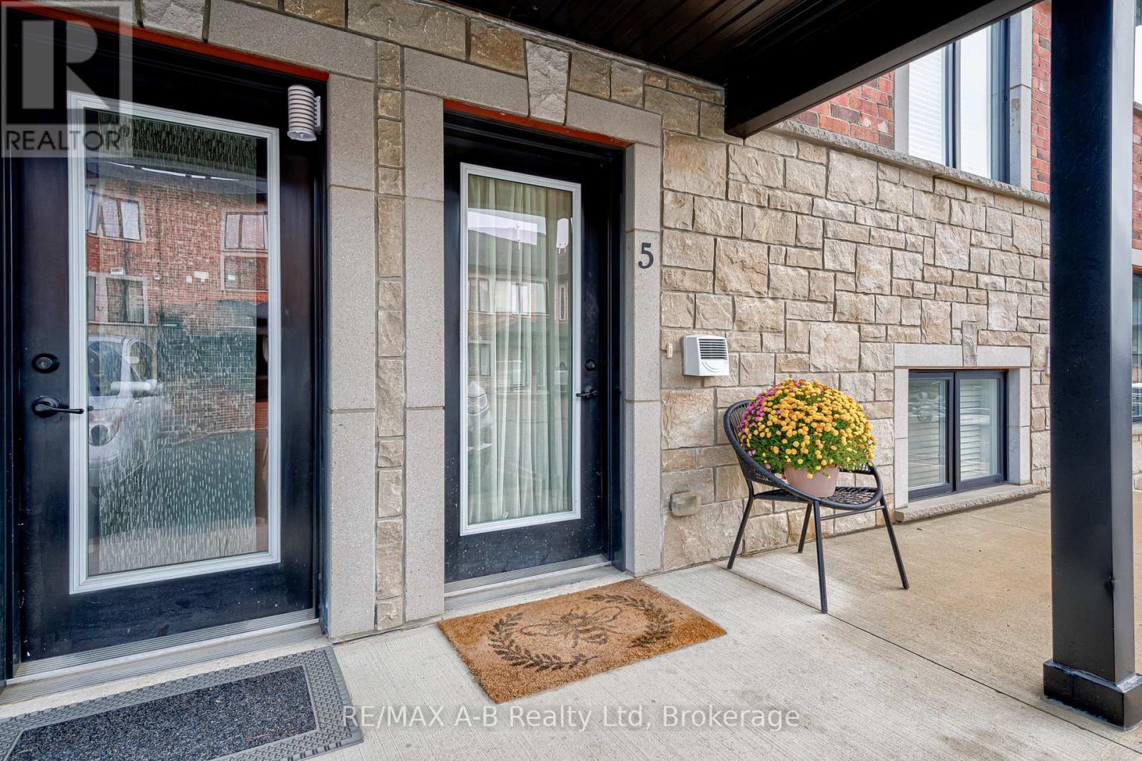 5 - 3199 VIVIAN LINE 37