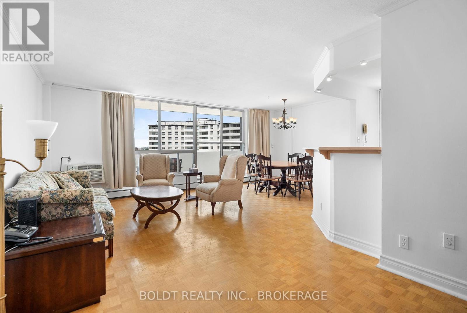 902 - 35 TOWERING HEIGHTS BOULEVARD