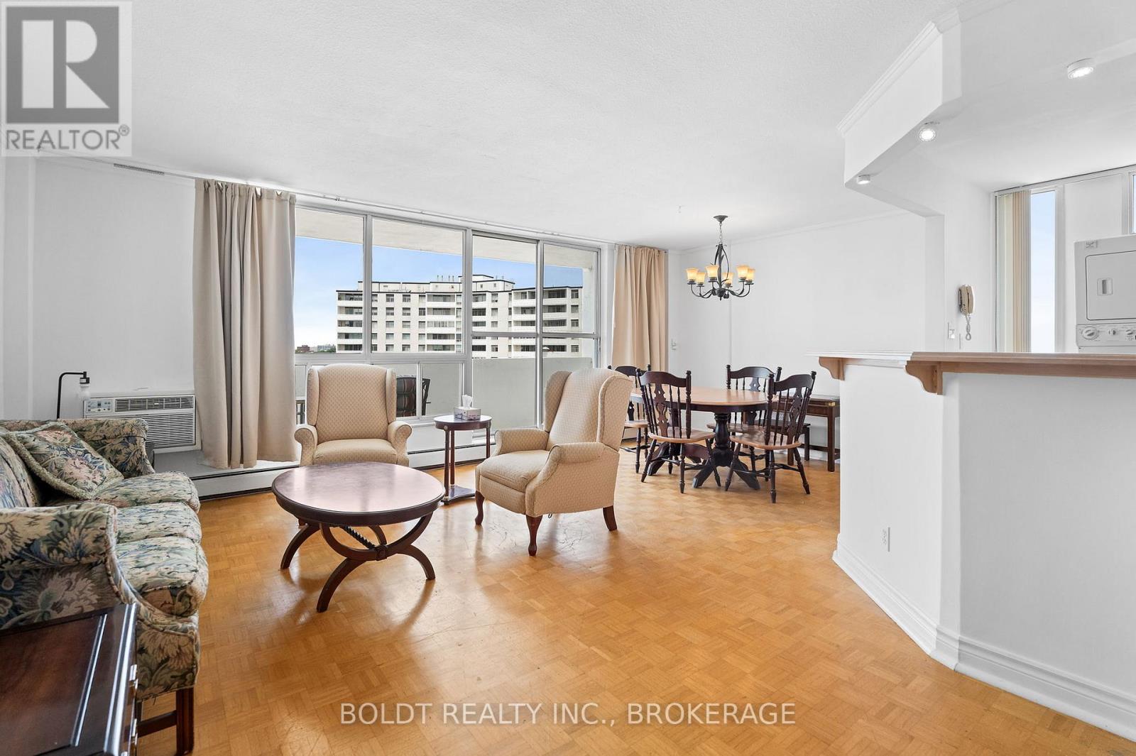 902 - 35 TOWERING HEIGHTS BOULEVARD