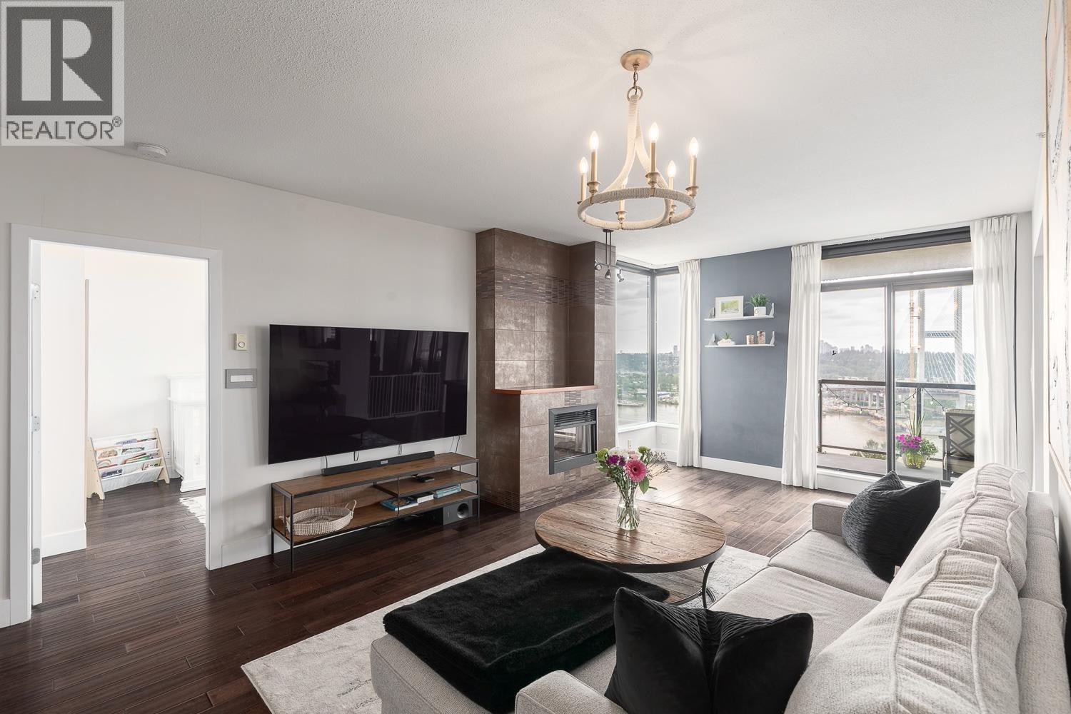 1603 11 E ROYAL AVENUE