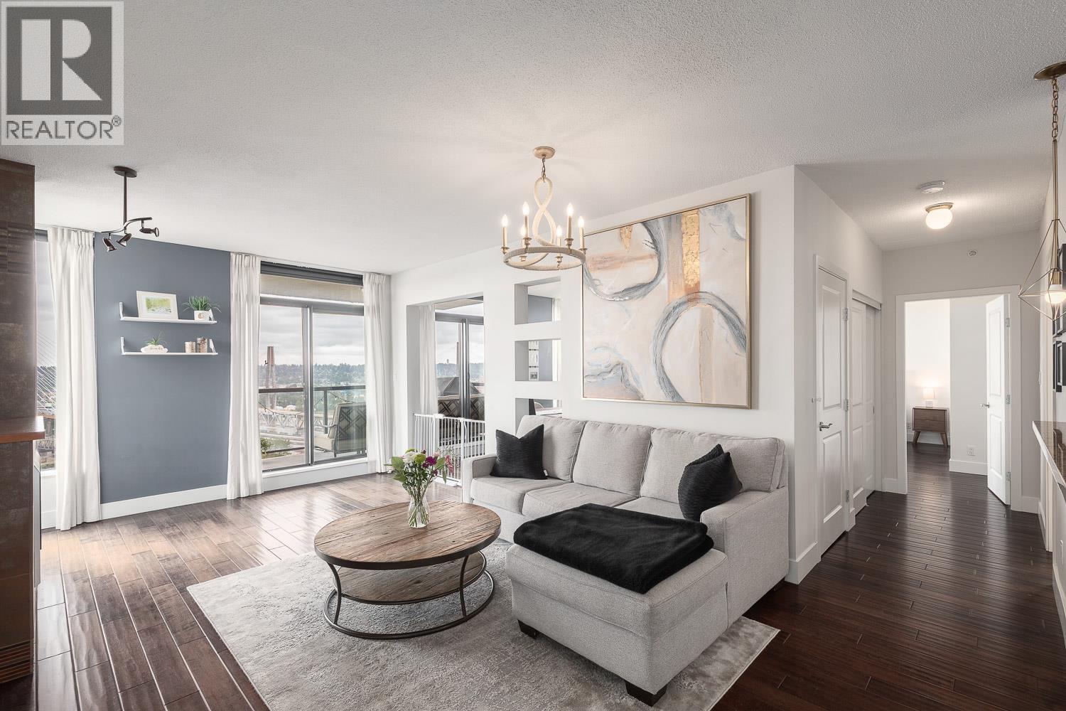 1603 11 E ROYAL AVENUE