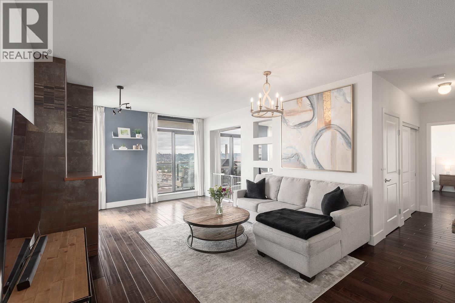 1603 11 E ROYAL AVENUE