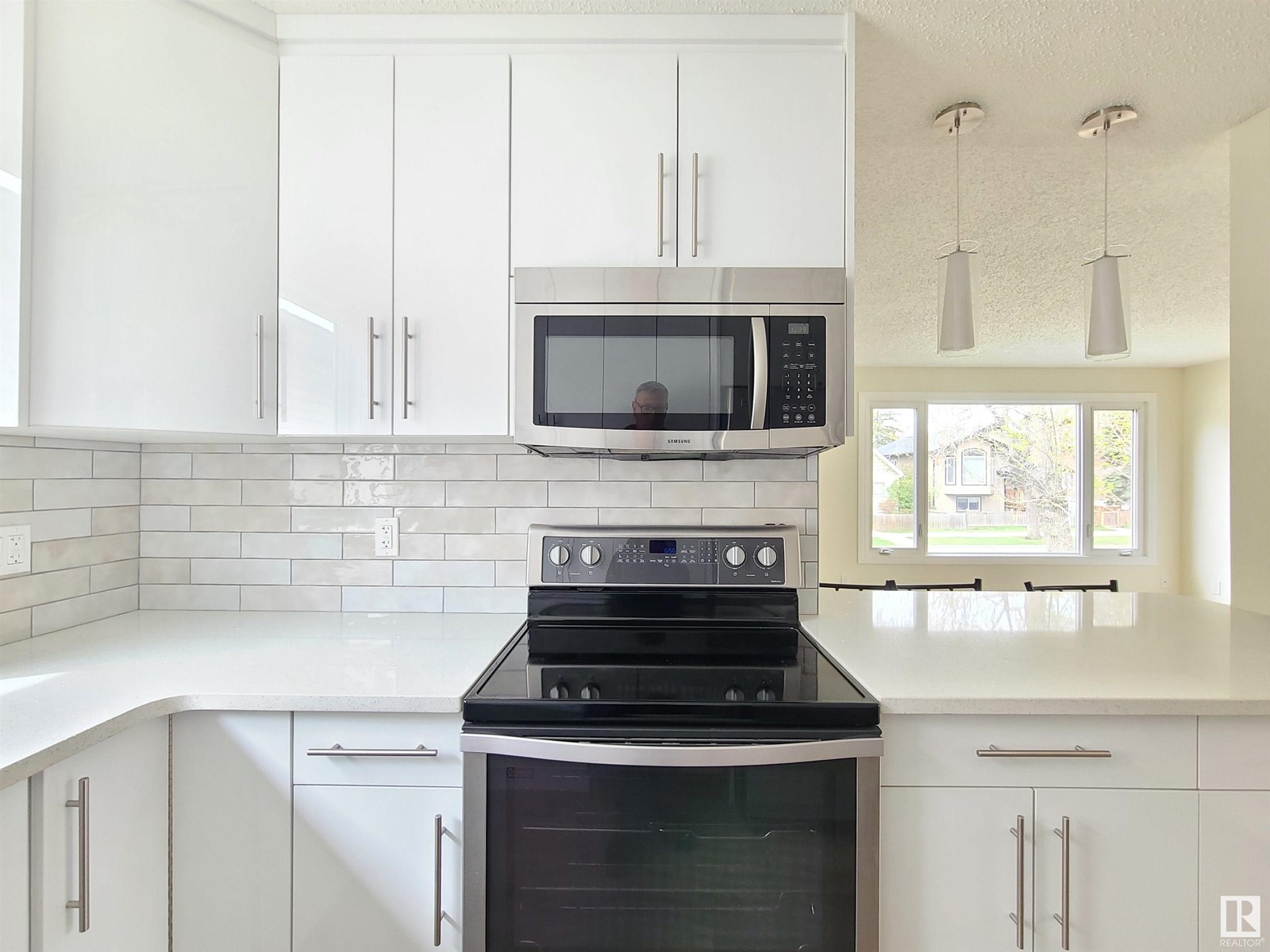 12011 95A ST NW