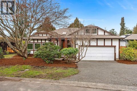 3950 Burchett Pl Saanich BC V8N6C2