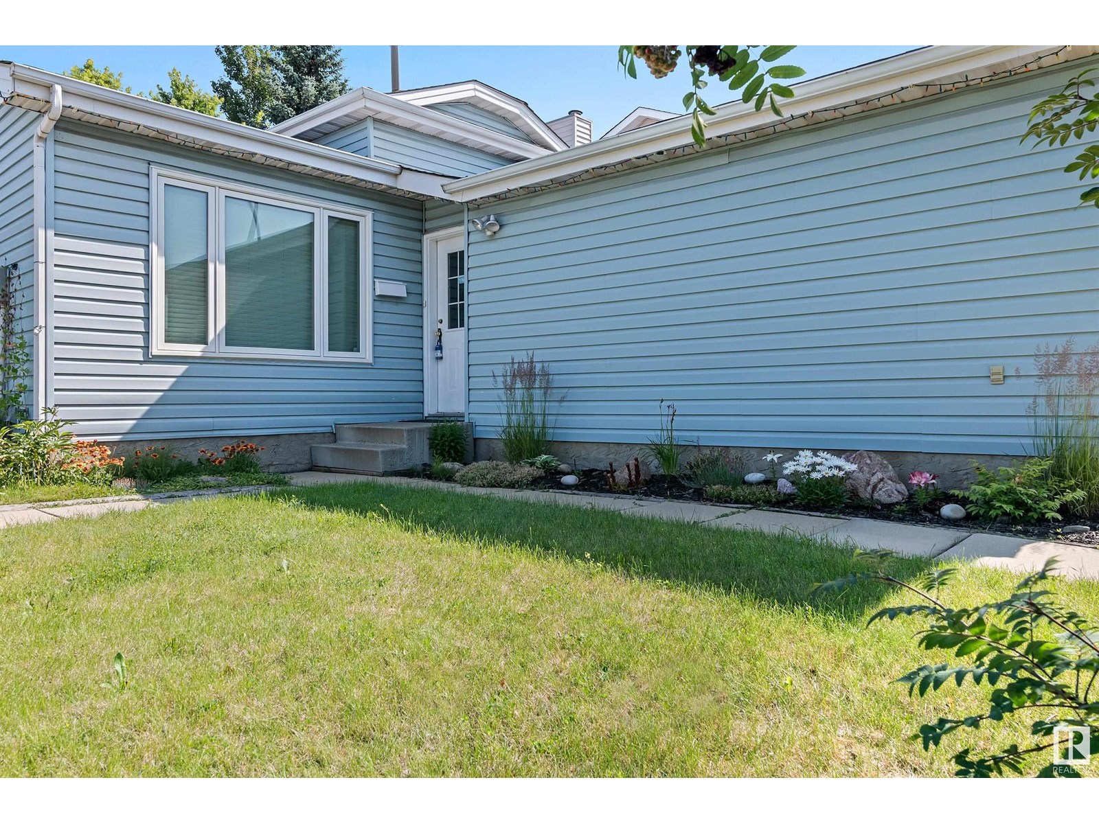 3020 43 AV NW