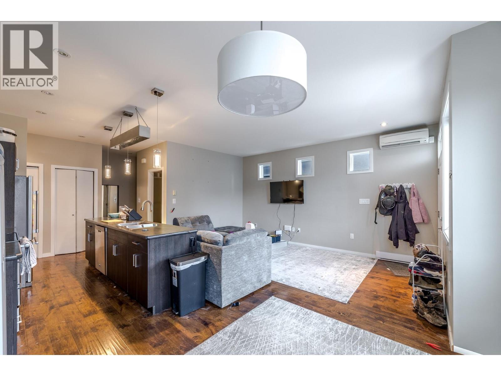 632 BURNS Street Unit# 101