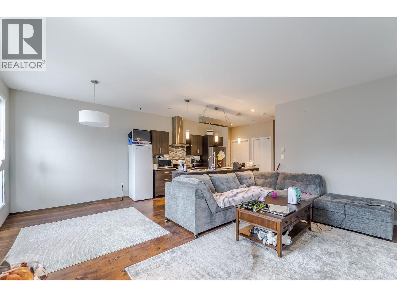 632 BURNS Street Unit# 101