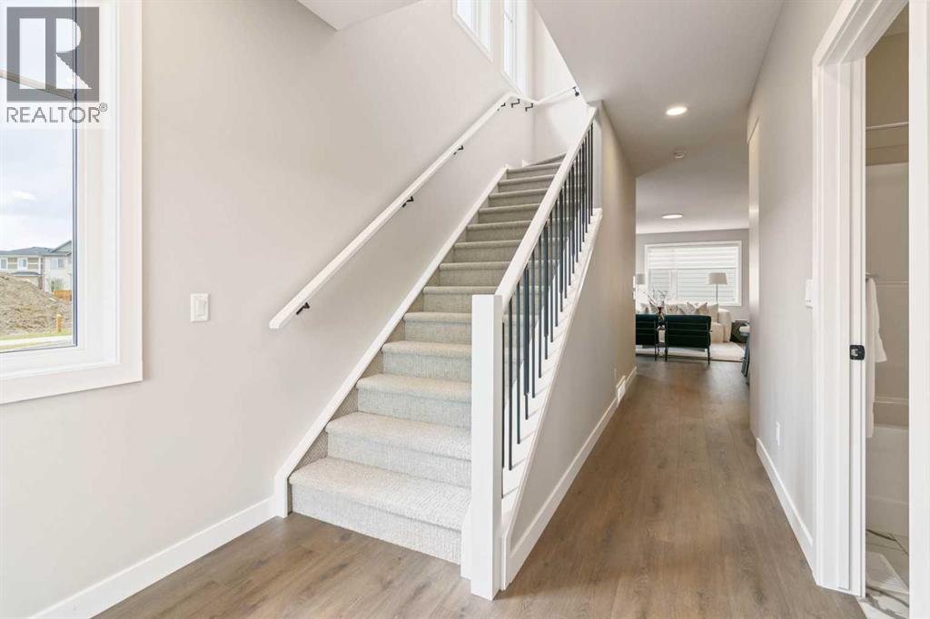 215 Belvedere Crescent SE