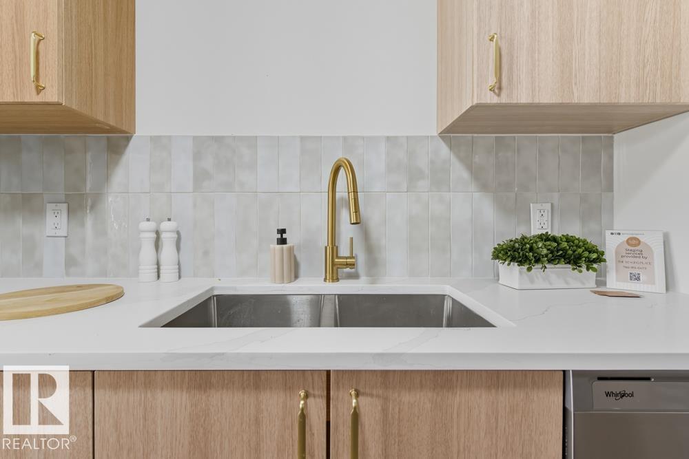 121 ABBOTTSFIELD RD NW