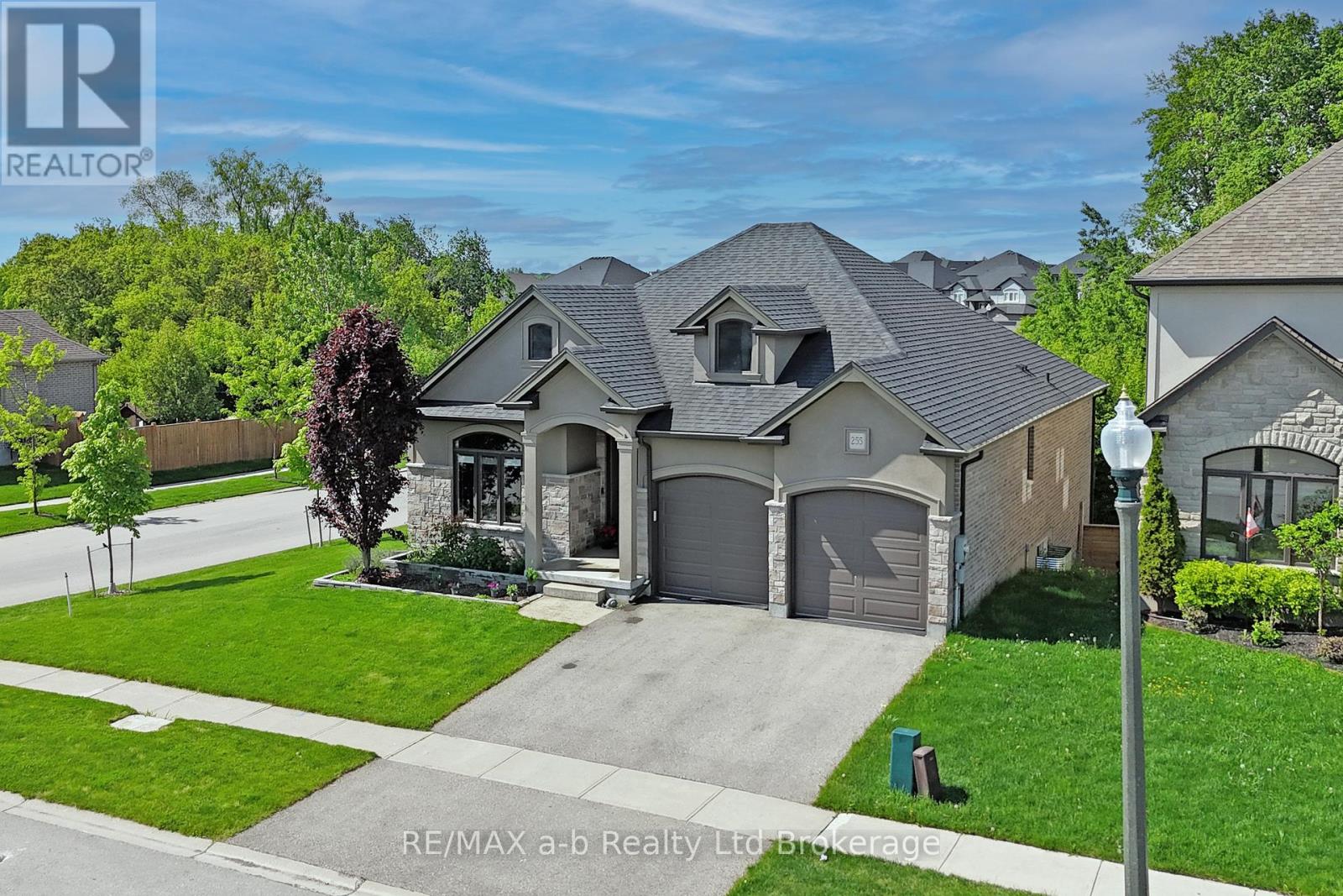 255 WEDGEWOOD DRIVE